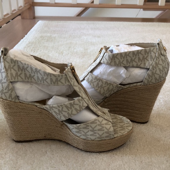 Vintage Michael Kors Dakota Wedge MK Mini Logo PVC Vanilla Espadrille Wedge - Picture 4 of 4